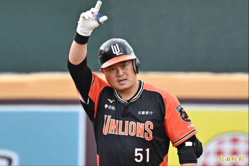 得感冒依舊神勇 胡金龍10天沒上班照樣敲長打