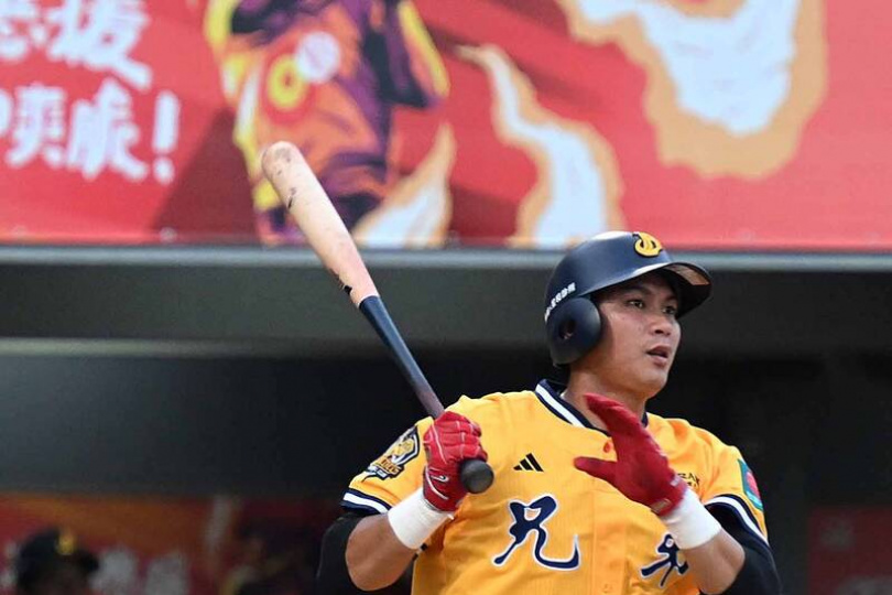 台南球場最多人滿場之夜 兄弟大逆轉狂掃4連勝