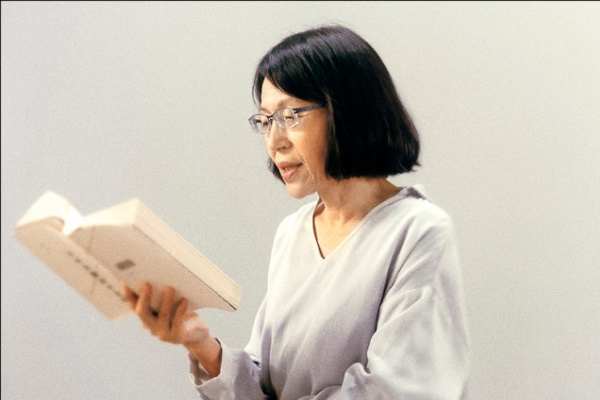 【自由副刊】李蘋芬／在異境中重新排練一場創世神話： 羅思容《女兒的九十九種藍――聽見零雨》