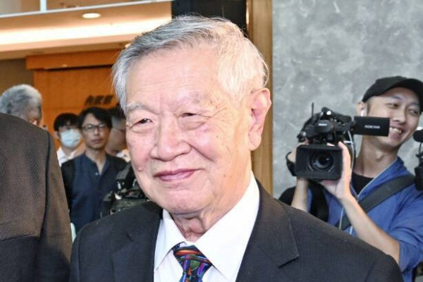 傳李昌鈺拒開刀抗腦瘤 醫揭「視力模糊」恐是第一徵兆