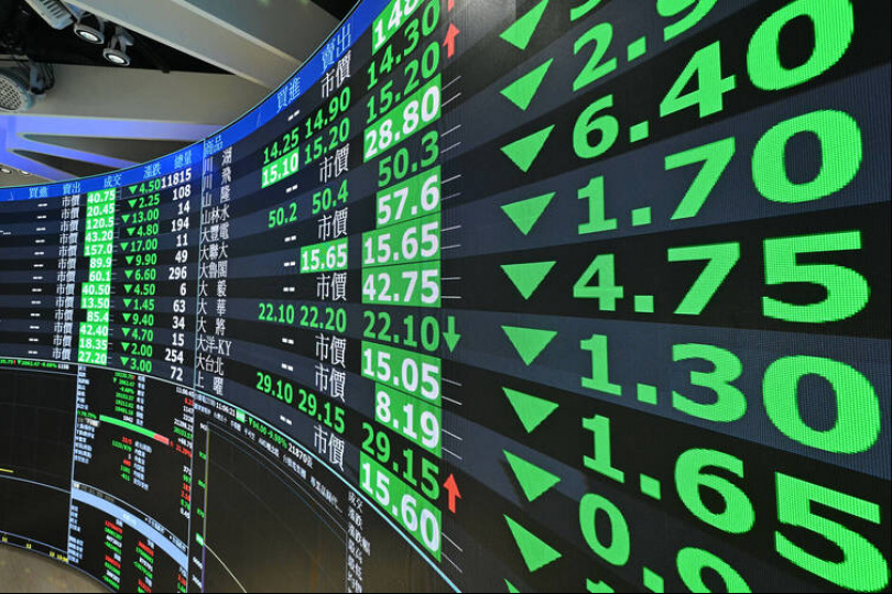 台股下跌594點 收32518點
