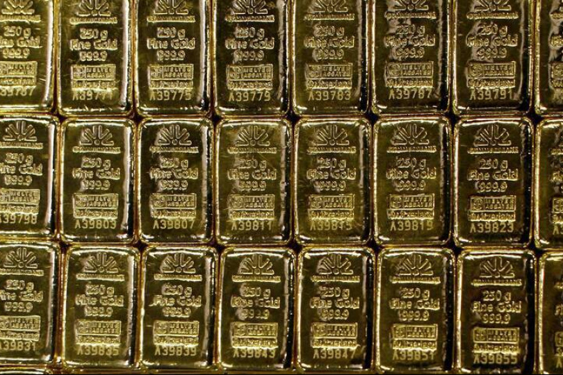 金價從5595美元慘摔近18％能買嗎？瑞銀說「這價位」才是甜蜜價


