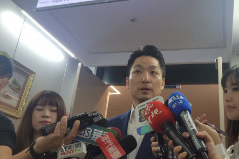 蔣萬安出席輝達員工大會 送黃仁勳兩件禮物
蔣萬安出席輝達員工大會 送黃仁勳兩件禮物