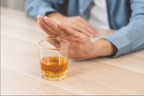 網紅醫自曝戒酒經驗：睡眠、水腫改善