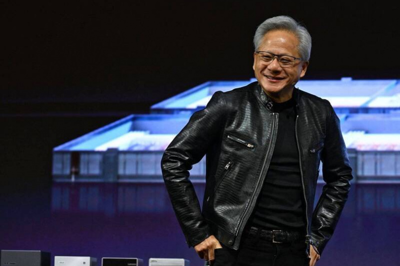 黃仁勳G20喊話!輝達今年砸近1兆美元建AI基礎設施 各國不跟上就等著「被淘汰」
黃仁勳G20喊話!輝達今年砸近1兆美元建AI基礎設施 各國不跟上就等著「被淘汰」