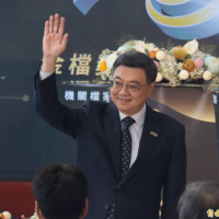 不副署就變鋼鐵人？