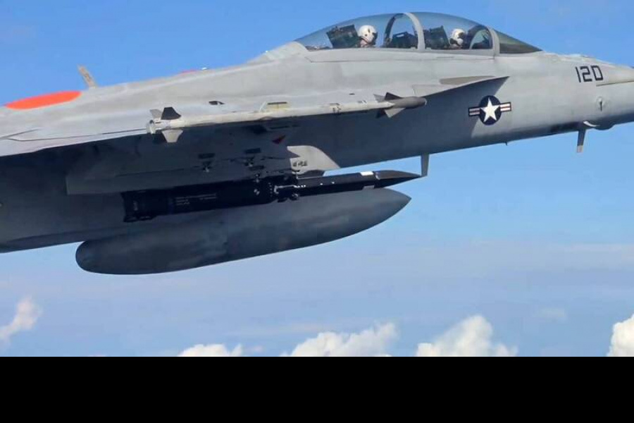 2枚「黑鬍子」掛上F/A-18升空 低成本高超音速飛彈拚2027成戰力