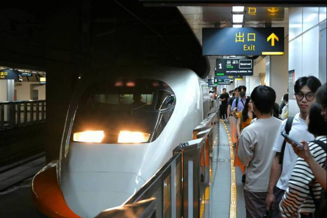林健正：中秋高鐵擠爆之後：從台北—台中穿梭區間車到取消固定自由座車廂芻議