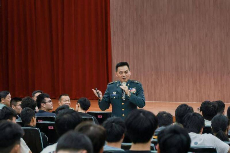 呂坤修上將驚人的行動力 短短一週內走訪兩所大學招募宣導