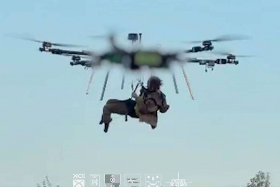 世界首例！烏軍無人機吊掛傷兵飛15公里越雷區 救援畫面曝光