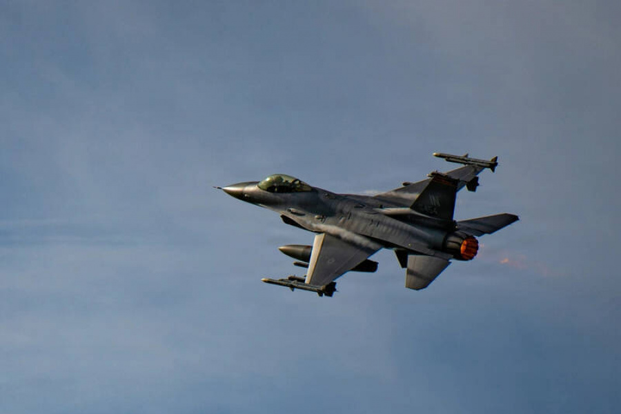 美F-16要換25年老舊任務電腦 強化與F-35、F-22聯合作戰