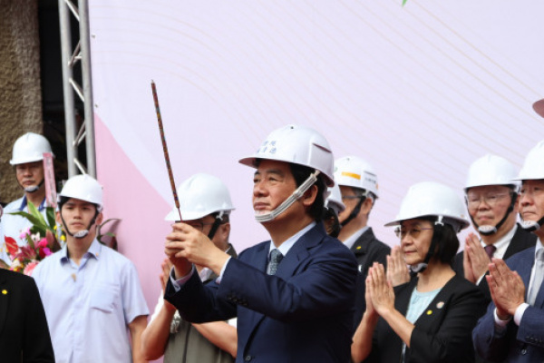部北醫院急重症大樓上梁 賴總統打造健康台灣：對民眾留下最好醫療承諾