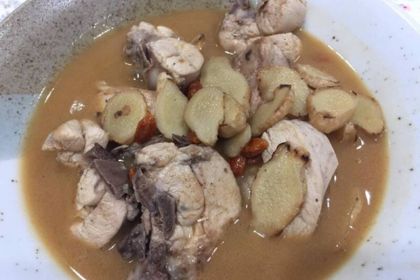 「補冬補嘴空」負擔重 營養師推「溫和進補」