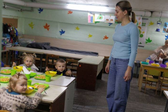 黑熊學院：戰爭時要上班上課？
