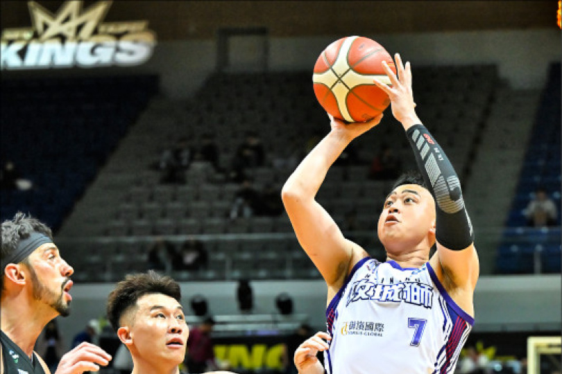 曾柏喻轉型1號位 中距離跳投超殺