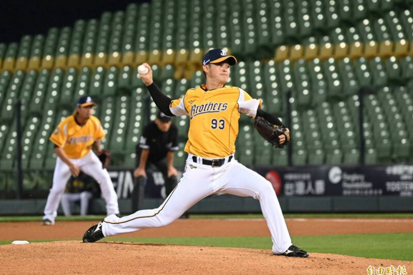 季後遭兄弟釋出 吳哲源宣布暫別賽場、高掛球鞋