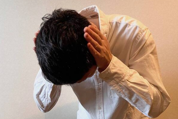 一躺就天旋地轉？醫揭耳石症「這樣睡」才不會暈