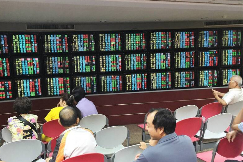 今台股下跌131點 收30810點
