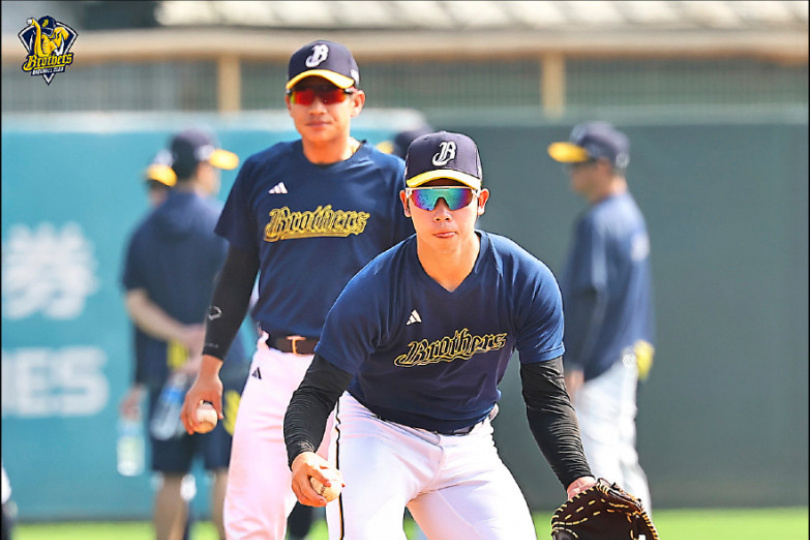 兄弟內野卡位戰 張仁瑋、楊祥禾勤打底