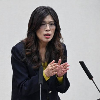 請問親中也親美的鄭麗文，要加入美國半導體出口管制嗎？