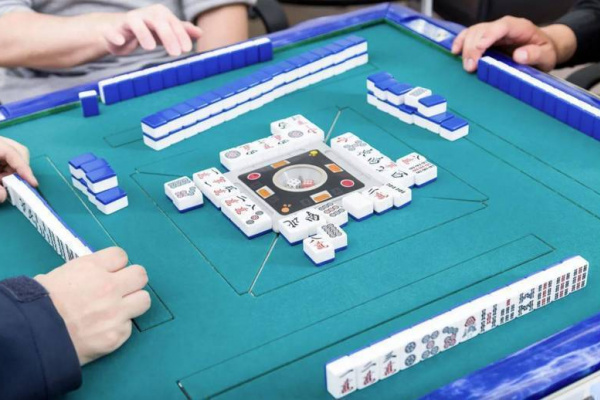 過年打牌久坐代謝慢 研究曝「動腳」餐後降血糖52％