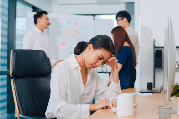 領完年終想跳槽 心理師提：釐清工作累或環境毒