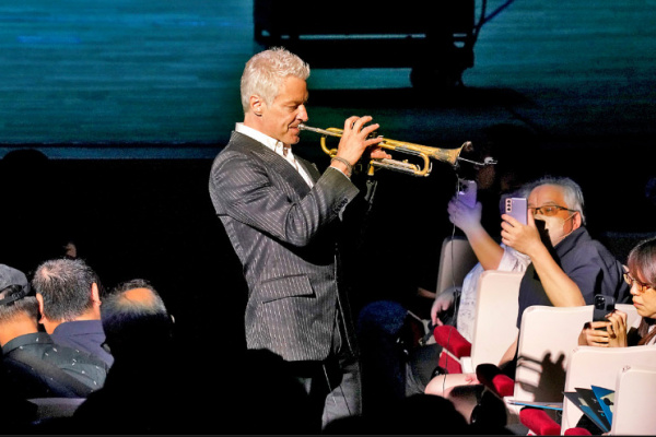 跨界爵士小號天王克里斯．伯堤  5月訪台展即興演出魅力