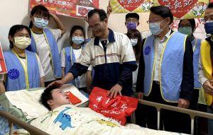 一雙兒女都成植物人 單親勇爸咬牙獨撐 一雙兒女都成植物人 單親勇爸咬牙獨撐