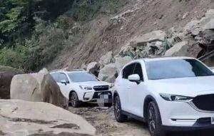 神仙谷崩山單線搶通 受困旅客陸續下山 神仙谷崩山單線搶通 受困旅客陸續下山
