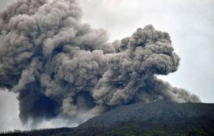 印尼火山爆發 11名登山客身亡