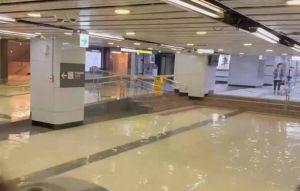 清晨暴雨 台北車站一度淹水10公分