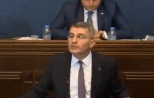 喬治亞國會驚爆全武行 議員遭一拳揍飛