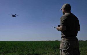 破紀錄！烏無人機飛1500km攻擊俄煉油廠