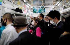 東京電車內傳乘客持刀 兇手遭制伏