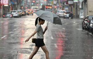 週五又要下雨 日夜溫差大出門記得帶外套 週五又要下雨 日夜溫差大出門記得帶外套