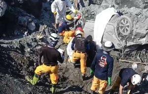 砂石場闆娘找到了 困車內遭泥沙埋沒挖出