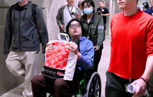 小草造謠蕭美琴捐錢換演說 回台坐輪椅原因曝