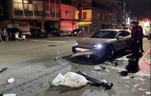 女開保時捷打保齡球！新營連撞7車噴對向