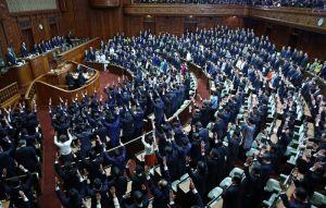 高市早苗解散眾議院 議員們三呼萬歲