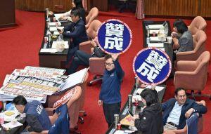 攔截藍白強推3惡法 府院評估不副署可能性