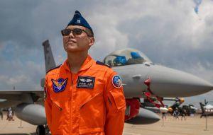 飛官辛柏毅失聯逾月 愛妻以他名義捐遺體袋：淋過雨才懂被撐傘的暖