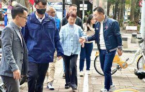 示範人行道全台最友善？盧秀燕差點在國民黨市黨部前撲街