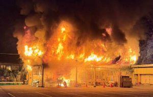 基隆果菜市場土地公廟陷火海 如惡火鳳凰展翅