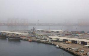 伊朗無人機襲擊美艦 阿曼最大港口受創暫停運作