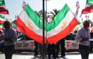 伊朗陷分裂！這省聲明效忠前朝巴勒維