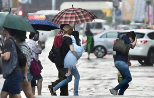 雨彈升級變紫爆 清明連假天氣1圖看懂