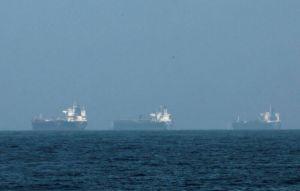 伊朗稱控制荷姆茲海峽 十多艘油輪被攻擊