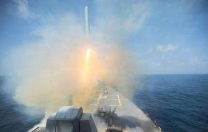 火線衝突！ 川普：美軍驅逐艦開火扣押伊朗貨輪