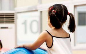 苗栗4歲童 遭母丟包車行6天