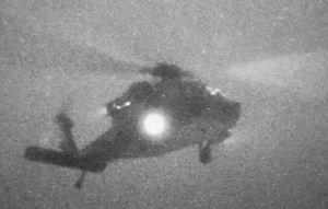 美軍空降扣押伊朗貨輪畫面曝 川普：炸出一個洞